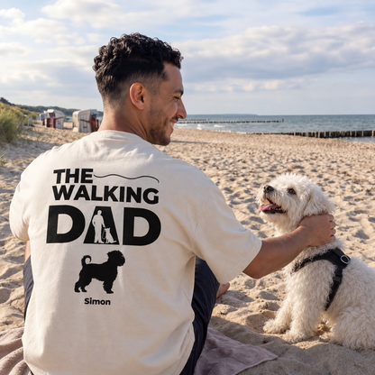 T-shirt beige personnalisé avec impression noire "THE WALKING DAD" et motif de chien au dos.