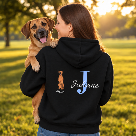 Sweat à capuche noir personnalisé avec motif de chien et initiale "J" pour Juliane.
