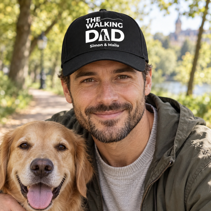 Casquette noire avec imprimé “THE WALKING DAD” et prénoms personnalisés, avec un homme et un chien.
