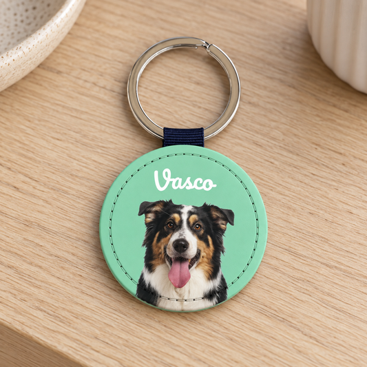 Porte-clés personnalisé avec portrait d'animal au design vert menthe et anneau argenté.