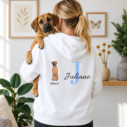 Sweat à capuche blanc avec initiale personnalisée "J" et motif de chien, parfait pour un style unique.