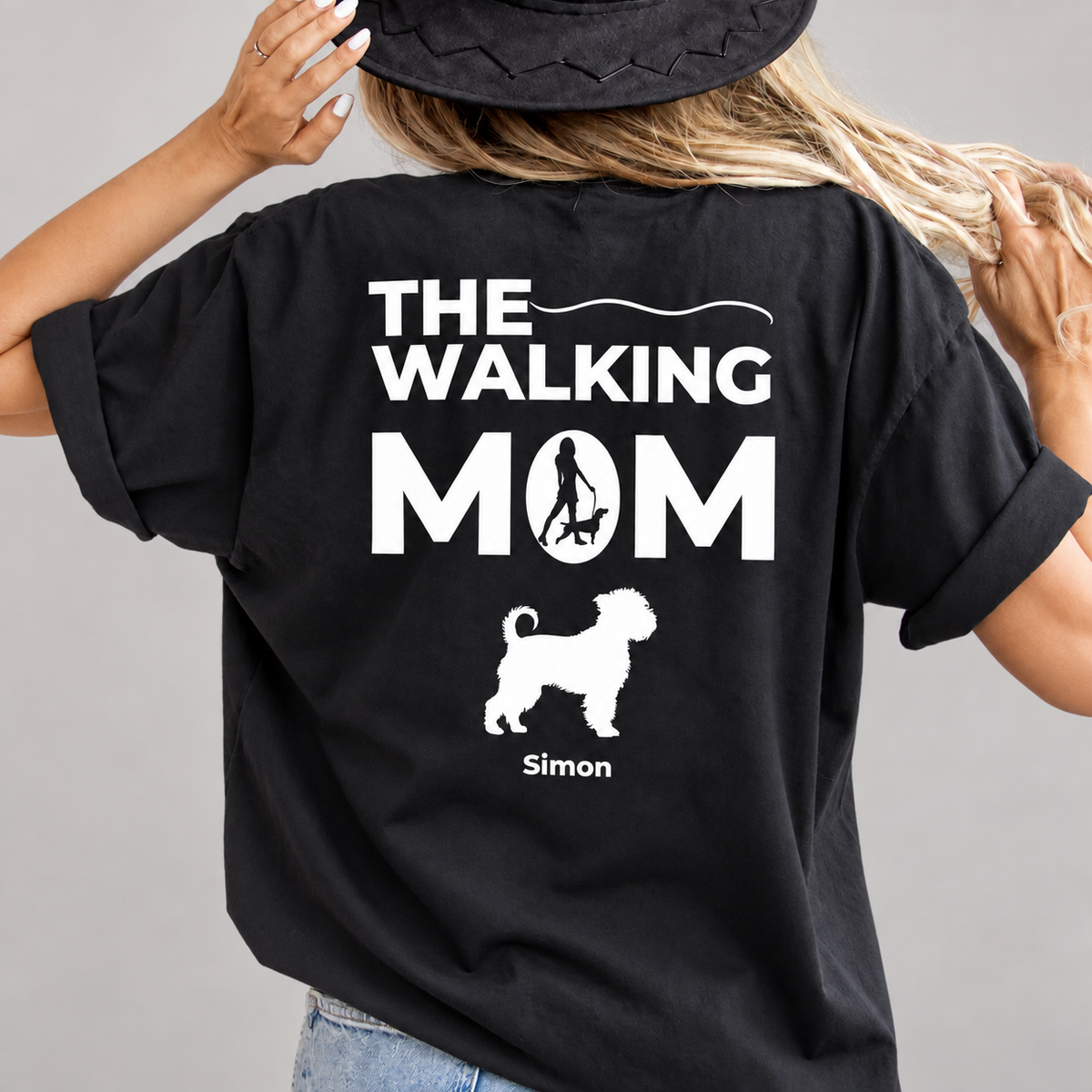 T-shirt noir personnalisé avec l'inscription "THE WALKING MOM" et motif de chien, taille M.