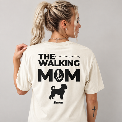 T-shirt beige avec inscription noire "THE WALKING MOM" et motif de chien, personnalisé avec le nom Simon.
