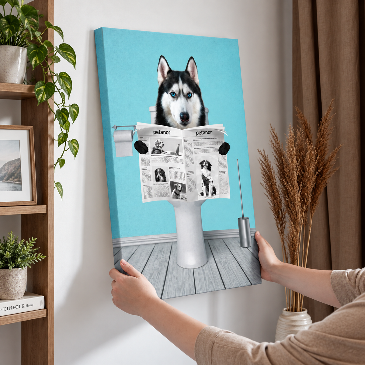 Toile d'un chien assis sur les toilettes en train de lire le journal, fond bleu.