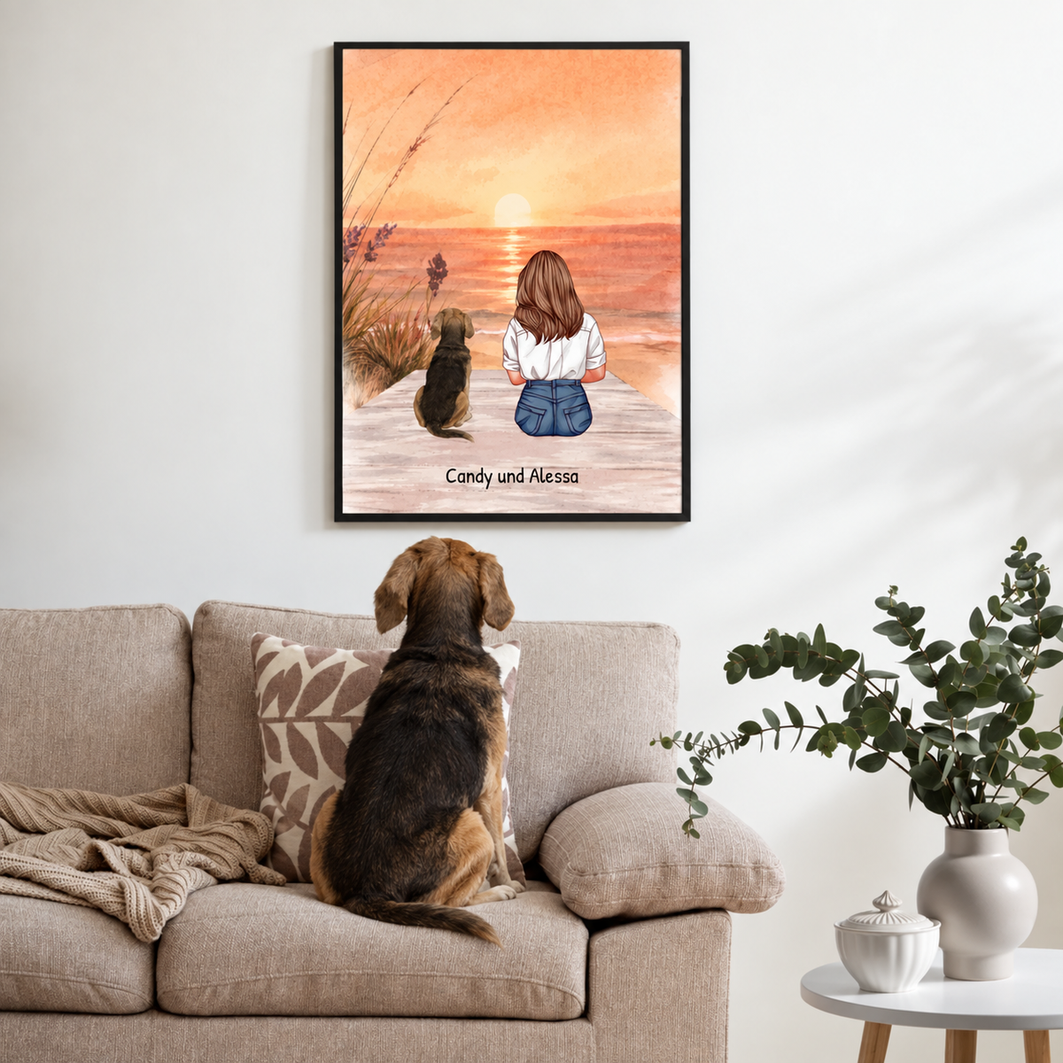 Poster personnalisé encadré d'une fille et d'un chien sur la plage au coucher du soleil.