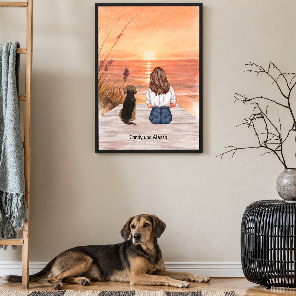 Poster personnalisé d'une femme et de son chien sur la plage au coucher du soleil. Avec les noms Candy et Alessa.