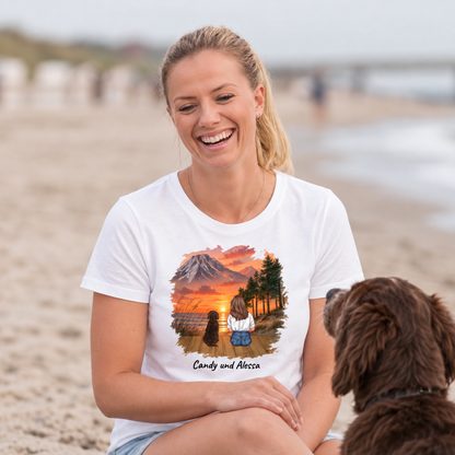 T-shirt blanc avec impression personnalisée d'un paysage avec chien, la personne rit sur la plage.