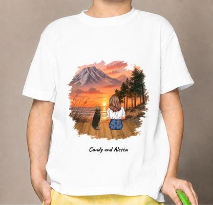 T-shirt blanc avec impression personnalisée : illustration d'une fille et d'un chien au coucher du soleil en montagne.