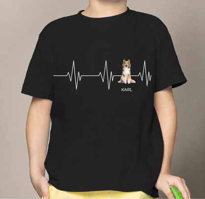 T-shirt enfant noir avec motif battement de cœur et illustration de chien, personnalisé avec le prénom KARL.