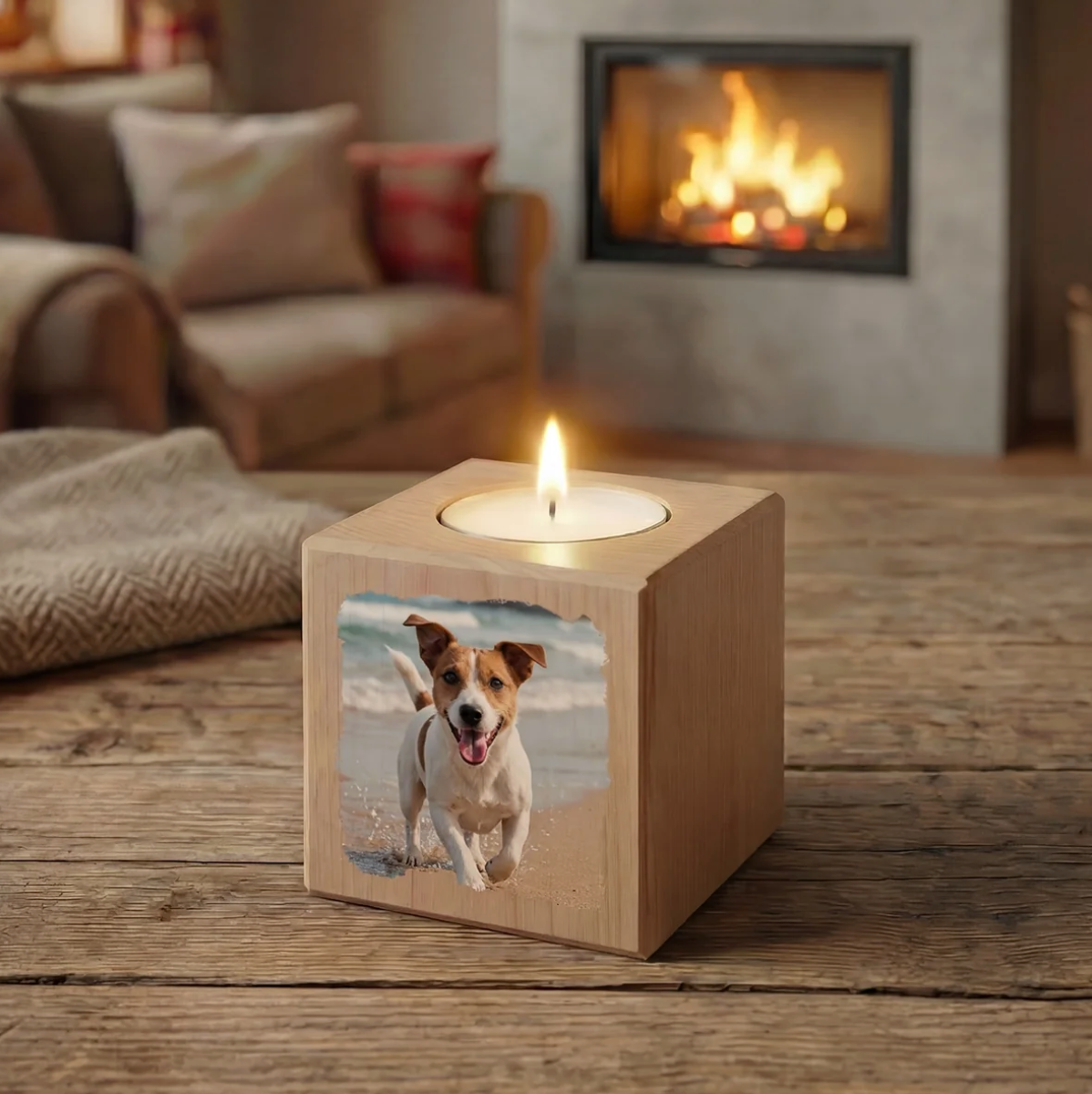 Cube photophore en bois clair personnalisé avec photo de chien et mèche allumée.