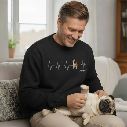 Sweat-shirt noir avec motif battement de cœur et chien, porté par un homme.