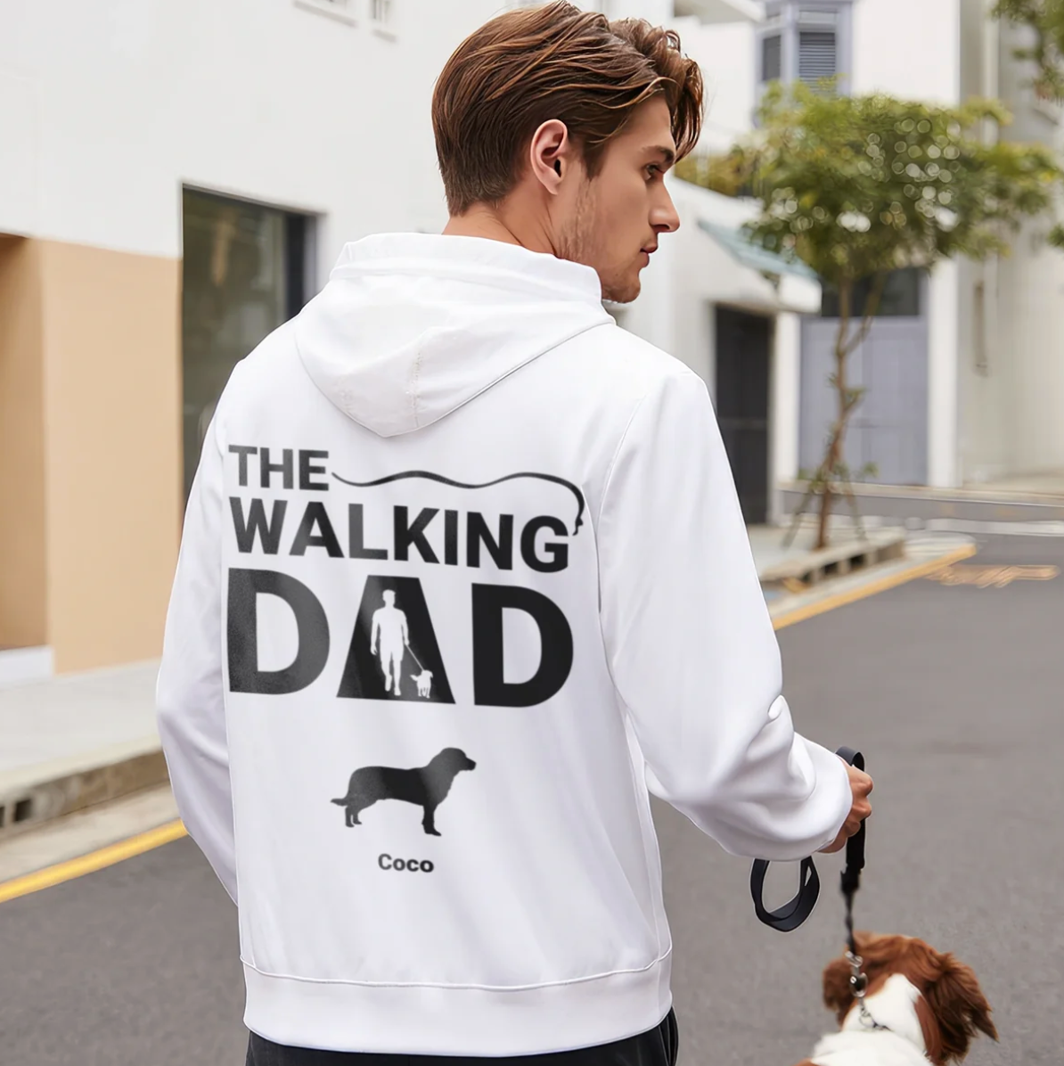 Sweat à capuche blanc avec l'inscription "THE WALKING DAD" et une illustration d'un chien et d'une personne.