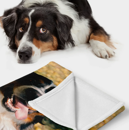 Couverture pour animal personnalisée avec motif de chien imprimé et doublure blanche douce.