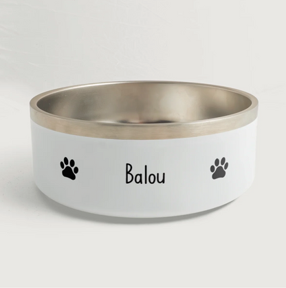 Gamelle personnalisée avec bord argenté, le prénom "Balou" et des empreintes de pattes noires.